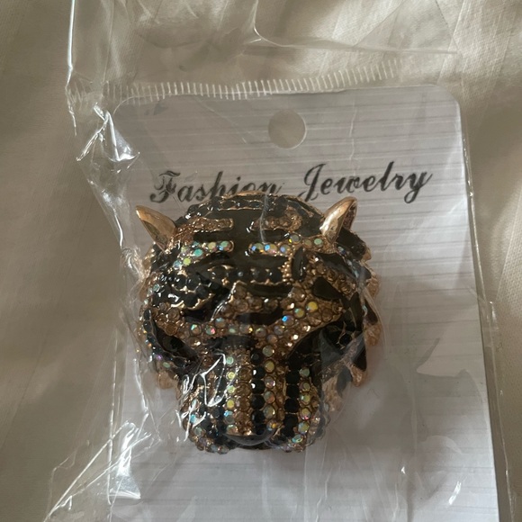 New in package pin. - Picture 2 of 2